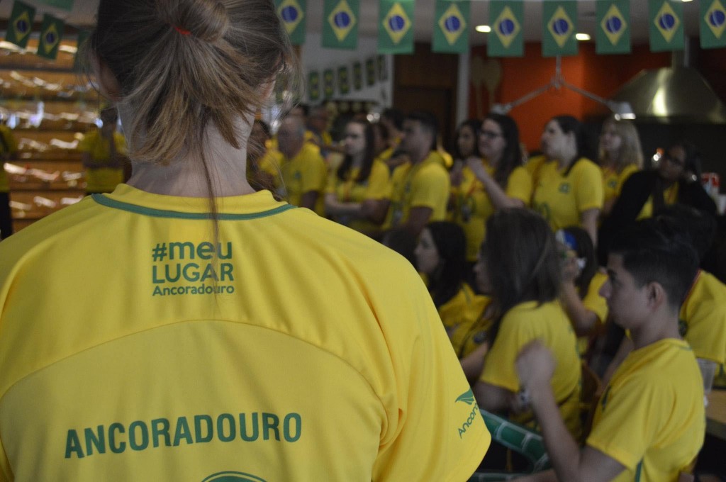 Colaboradores da Ancoradouro torcem pelo Brasil e fazem doações no 3º Café Solidário 1 Grupo Ancoradouro realizou confraternizações com agentes de Campinas, Ribeirão Preto, Bauru, São José dos Campos, São Paulo e Rio de Janeiro