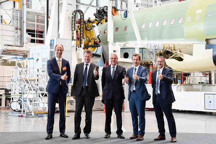 Airbus aumenta produção da Família A320 com nova linha de montagem Guillaume Faury, presidente de Aeronaves Comerciais da Airbus e mais 500 convidados participaram da inauguração da nova linha