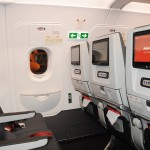 Olha só a qualidade da tela, do assento e do controle de entretenimento no A320neo