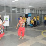 Passageiros do voo inaugural foram recebidos com festa