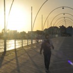Por do Sol na Queen Emma Brige, famosa ponte móvel de Curaçao