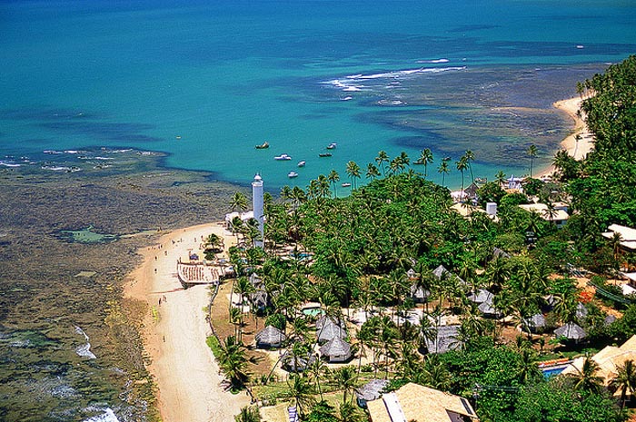 Veja os 10 destinos nacionais mais procurados em 2018 4 A Praia do Forte está localizada no litoral norte da Bahia, no município de Mata de São João, 50 km de Salvador