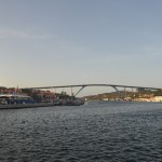 Queen Juliana Brige foi projetada para passar navios de cruzeiro por baixo da estrutura