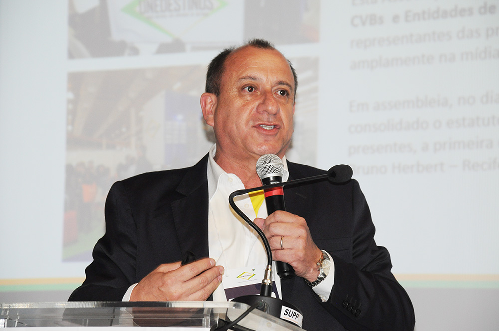Unedestinos marca presença na Abav Expo 2018 com clássica carreta 1 Toni Sando, presidente da Unedestinos