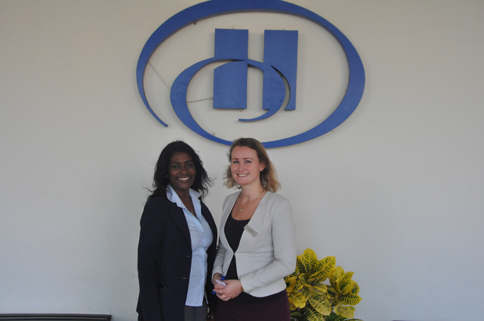 Hotéis de Curaçao crescem no segmento de casamentos; veja fotos 4 Ursula Dorothea coordenadora de vendas do Hilton Curaçao e Joanne Varlack gerente de vendas do Hilton Curaçao