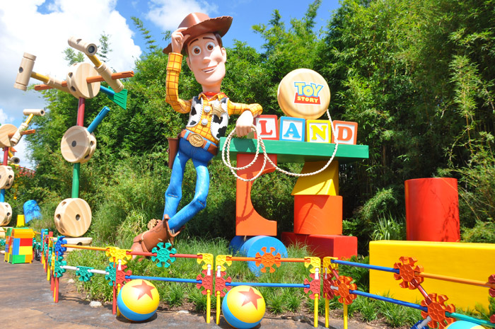 RETROSPECTIVA: relembre os fatos que marcaram o Turismo em 2018 11 Woody recepciona os visitantes na entrada do Toy Story Land