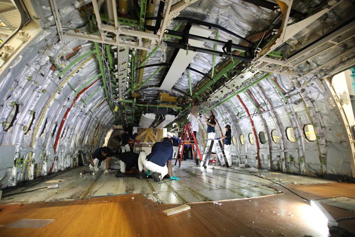 Veja o processo de reconfiguração do Boeing 777-200LR da Emirates; vídeo 2 Aeronaves da Emirates foram completamente reconfiguradas
