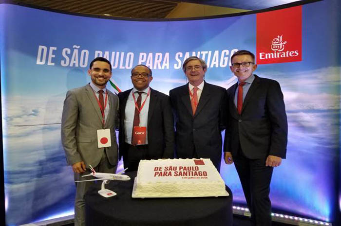 Alisson Andrade, coordenador da Embratur com representantes da Emirates e o embaixador do Chile, Fernando Schmidt