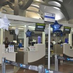 Check in da Copa estava enfeitado para receber os primeiros passageiros do novo voo