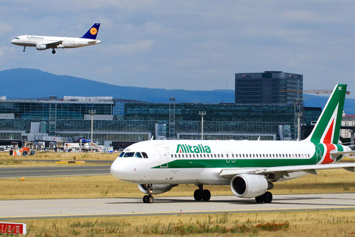 Lufthansa é uma das principais interessadas na Alitalia - Foto: Lasse B