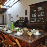 Sitio São Luís convida o visitante a experimentar uma xícara de café com pães e bolos artesanais Sitio São Luís convida o visitante a experimentar uma xícara de café com pães e bolos artesanais