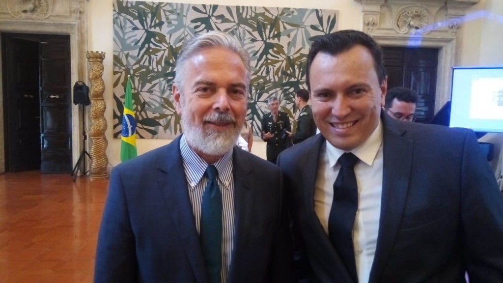 Aniversário de Santos Dumont é comemorado na Itália Antonio Patriota, embaixador do Brasil na Itália, e Sérgio Velloso