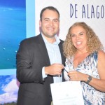 3ª colocada, Cacilda Magalhães da Cacildatour, recebeu um smartphone das mãos de Jair Galvão