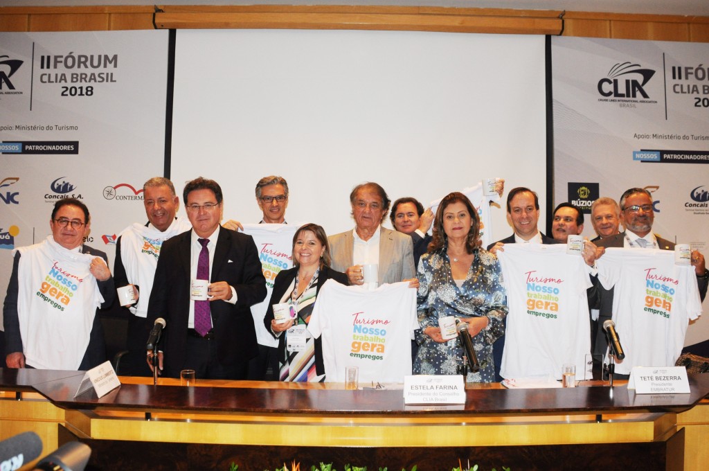 II Fórum Clia Brasil 2018 debate desafios e investimentos dos cruzeiros no Brasil 1 Autoridades vestiram a camisa da campanha Nosso trabalho gera empregos