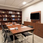Sala de reunião com capacidade para 14 pessoas