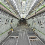 Durante a estadia no hangar, a aeronave recebe vistoria completa