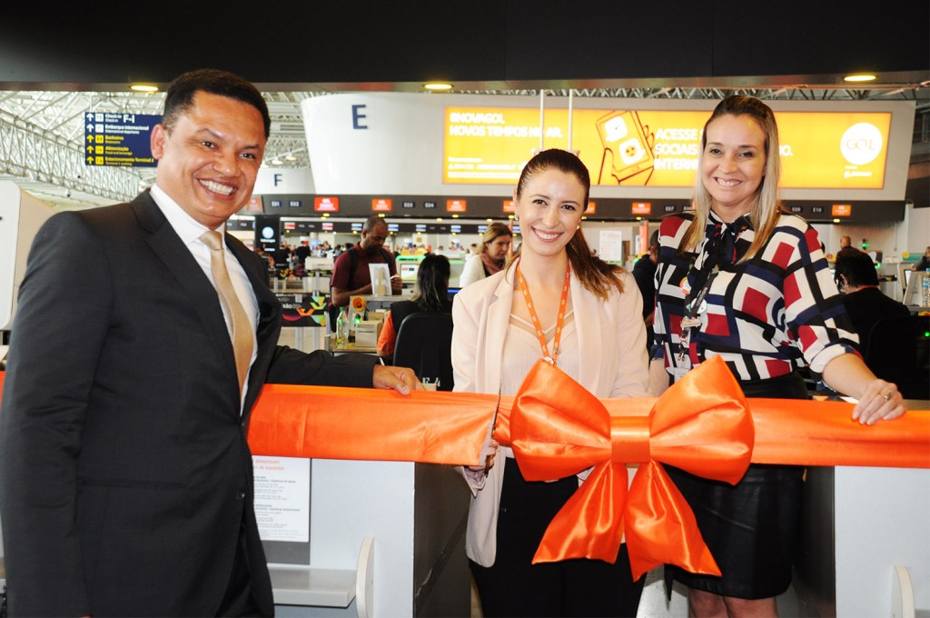 Gol, SITA e RIOgaleão inauguram sistema inédito de despacho de bagagens; fotos 1 Elbson Quadros, VP da SITA na América Latina, Ana Cristina de Souza, gerente Operacional de Aeroportos da Gol, e Simone Rezende, gerente de Terminais do RIOgaleão