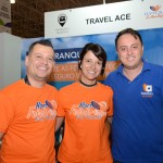 Emerson Camilo e Marcela Barbosa, da Flytour Gapnet Consolidadora, e Renato Dassan, da Travel Ace