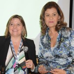 Estela Farina, da Clia Brasil, entregou uma homenagem a Teté Bezerra, presidente da Embratur