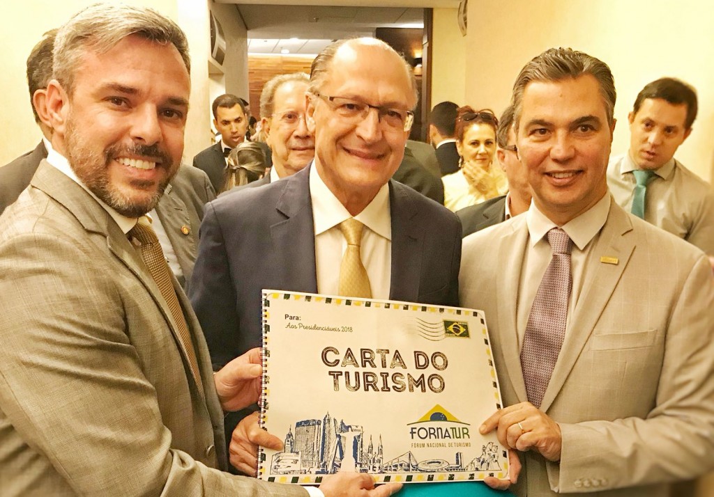 Sob novo comando, Fornatur leva Carta do Turismo aos presidenciáveis Leandro - Alckmin