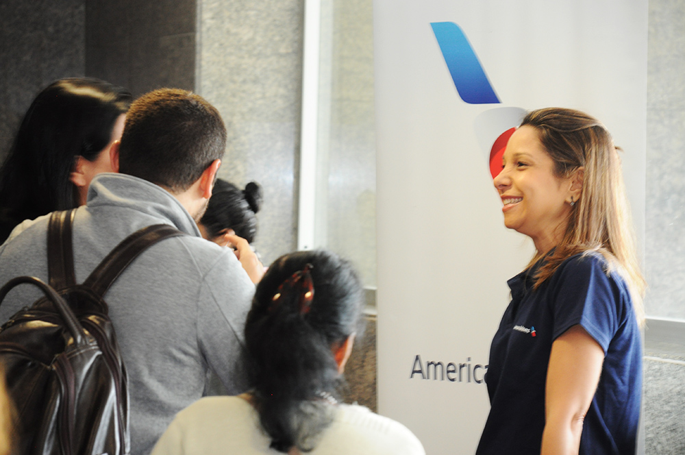 American redefine volta gradual dos voos e reafirma compromisso com Brasil 6 Patricia Lacerda, da American, conversa com os agentes de viagens