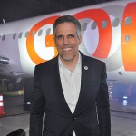 Paulo Kakinoff com o novo B737 MAX da Gol