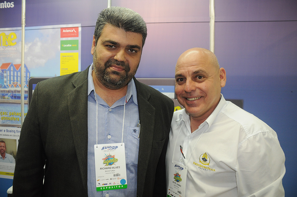 "Azul solicitou 23 slots para Porto Seguro", diz secretário de Turismo 1 Richard Alves, secretário de Turismo de Porto Seguro, e Guto Jones, do Porto Seguro Praia Resort