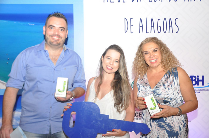 Rogério Fontana, Poliana Vieiria e Cacilda agalhães, os três primeiros colocados na campanha Azul da Cor do mar de Alagoas