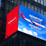 Avianca chegou a investir em publicidade de seus novos voos em painéis eletrônicos da moderna Times Square, em Nova York