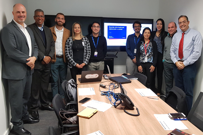 Abracorp e Latam debatem maior eficiência nos processos operacionais 1 Gabriel Domingues, BCD Travel. Pedro Azevedo, Carlson Wagonlit. Reifer Sousa, JTB Alatur. Wilson Lima, Hostway. Cristeny P. Benjamin, TourHouse. Tulio Souza, LATAM. Bianca Schimpl, LATAM. Lucas Paolin (Foto: Divulgação)
