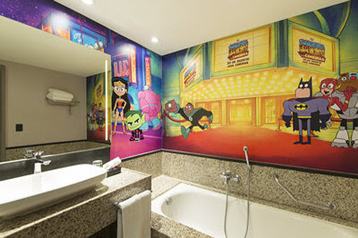 Pullman Guarulhos Airport decora quarto com tema do filme "Os Jovens Titãs" Hotel Pullman São Paulo Guarulhos Airport