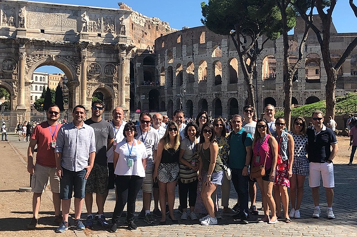 Latam Travel premia franqueados com viagem a Roma Ganhadores em passeio pelos pontos turísticos de Roma