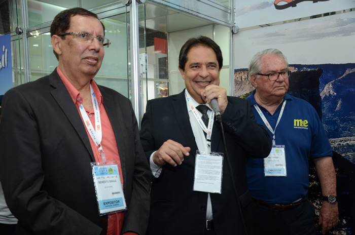 Bahia realiza coquetel no estande do M&E nesta Expo Abav 2018; fotos 1 Benedito Braga, subsecretário do Turismo da Bahia, José Alves, secretário de Turismo da Bahia, e Roy Taylor, do M&E