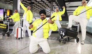 Carregadores de bagagem do Heathrow homenageiam Freddie Mercury; vídeo
