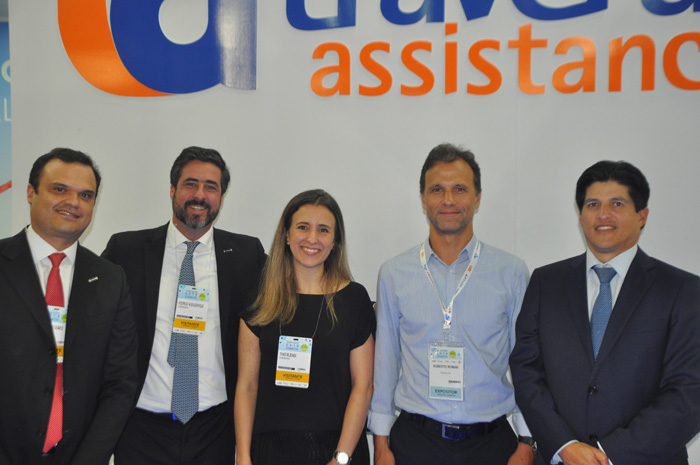 Travel Ace e Chubb assinam contrato de seguro de responsabilidade civil 1 Alessandro Gomes, da Chubb Seguros, Rodrigo Albuquerque, da Chubb Seguros,Thais Helena de Rezende, Roberto Roman, presidente e vice Travel Ace e Diego Sosa, da Chubb Seguros