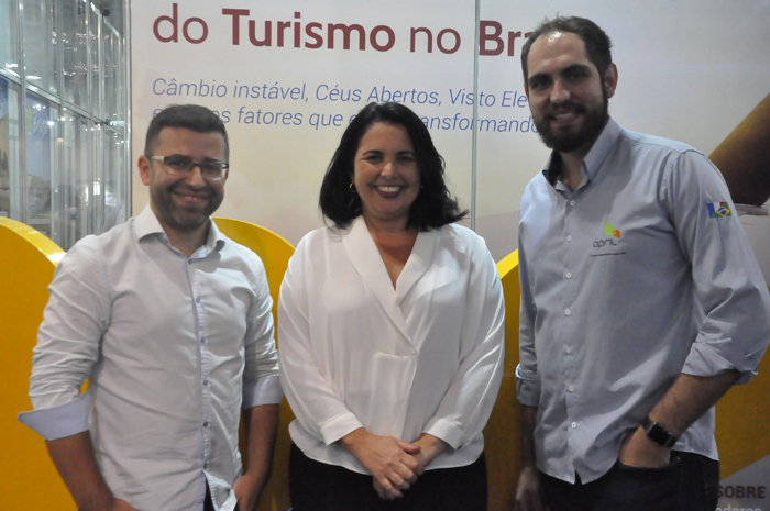 Paulo Nascimento, gerente de Marketing, Claudia Brito, diretora Comercial e Carlos Giubine Comunicação e Marketing da April Seguros