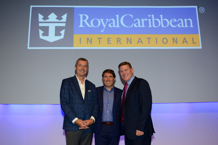 Royal Caribbean apresenta "Perfect Day at Cococay", sua ilha privativa nas Bahamas; veja fotos 1 Michael Bayley e Gavin Smith, CEO e VP da Royal Caribbean, e Ricardo Amaral, CEO da R11