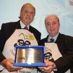 Nilo Sergio Felix, então secretário de Turismo do RJ e presidente do Clube do Feijão Amigo no Rio, entregou uma homenagem ao fundador Michel Tuma Ness
