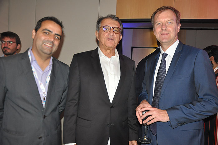 Paulo Lobão e Jean-Marc Pouchol, da Air France-KLM com Arialdo Pinho, secretário de Turismo do Ceará