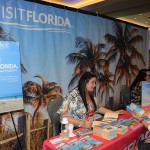 Rafaella Brown, do Visit Florida, passa o dia todo conversando com os buyers do La Cita