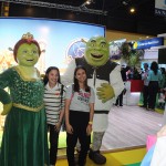 Visitantes da FIT 2018 fazem fila para uma foto com Shrek e Fiona, do Beto Carrero