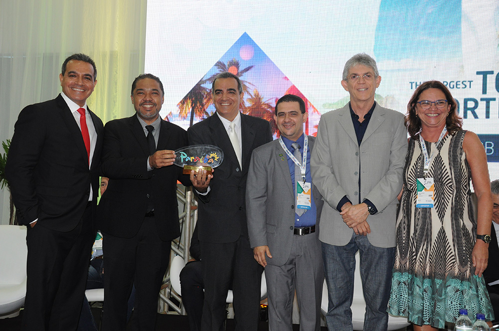 8° Festival JPA tem início com a missão de "ser o melhor e maior evento do Nordeste" 1 Breno Mesquita, Claudio Junior e Bruno Mesquita, do Festival JPA, Luciano Lapa, da PBTur, Ricardo Coutinho, governador da PB, e Ruth Avelino, presidente da PBTur