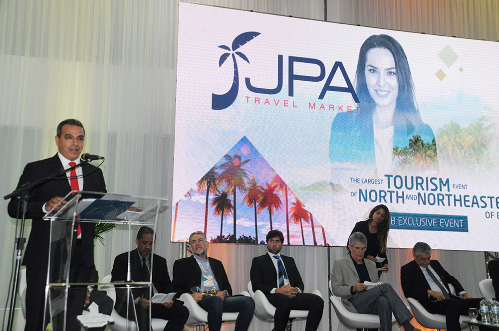8° Festival JPA tem início com a missão de "ser o melhor e maior evento do Nordeste" 2 Breno Mesquita, diretor do Festival JPA, na cerimônia de abertura