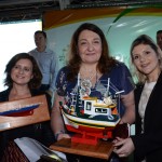 Christiane Caetano e Mayara Rodrigues, do Hotel Sesc Porto Cercado (MT) receberam o grande prêmio da noite das mãos de Magda Nassar