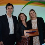 Christiane Caetano e Mayara Rodrigues, do Hotel Sesc Porto Cercado (MT) receberam o prêmio de Fernando Beltrame, da Ecaplan