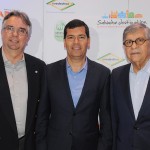 Claudio Tinoco, secretário de Turismo de Salvador, entre Roberto Duran, presidente, e Paulo Gaudenzi, VP de Relações Institucionais do Salvador Destinations