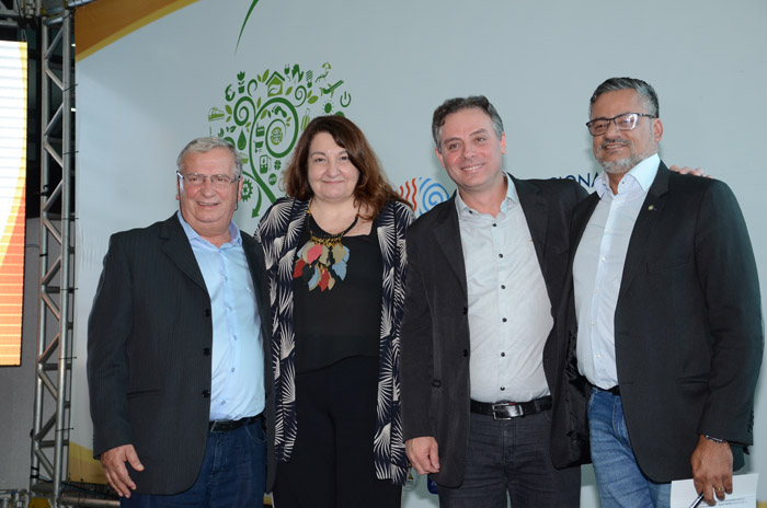 Canela (RS) será sede da Convenção Braztoa em 2019 1 Constatino Orsolin, prefeito de Canela, Magdda Nassar, presidente da Braztoa, Ângelo Thurler, secretário de Turismo de Canela, e Bob Santos, do Ministério do Turismo