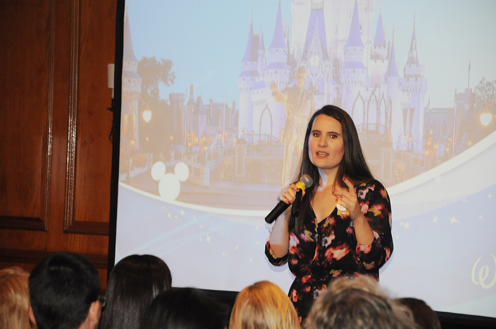 Gabriela Delai, da Disney, revelou as novidades para cerca de 260 agentes cariocas
