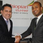 Gilmar Piolla, secretário de Foz, e Girum Abebe, diretor da Ethiopian para a América Latina, fecharam uma parceria de promoção no estande do M&E