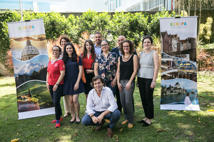 Comissão Europeia de Turismo divulga Europa em roadshow 1 Fernanda Maldonado (Turismo Suíça), Vanda Catão (Turismo Lucerna, Suíça), Lisa José (Turismo Holanda), Bojana Marković (Turismo Sérvia), Thiago Ferreira (Turismo Sérvia), Mirella Morici (Turismo Itália-ENIT), Luka Ukmar (Turismo Eslovênia), Clara Irigoyen (Turismo Espanha), Jill Henneberry (Turismo Irlanda) e Bernardo Cardoso (Turismo Portugal)